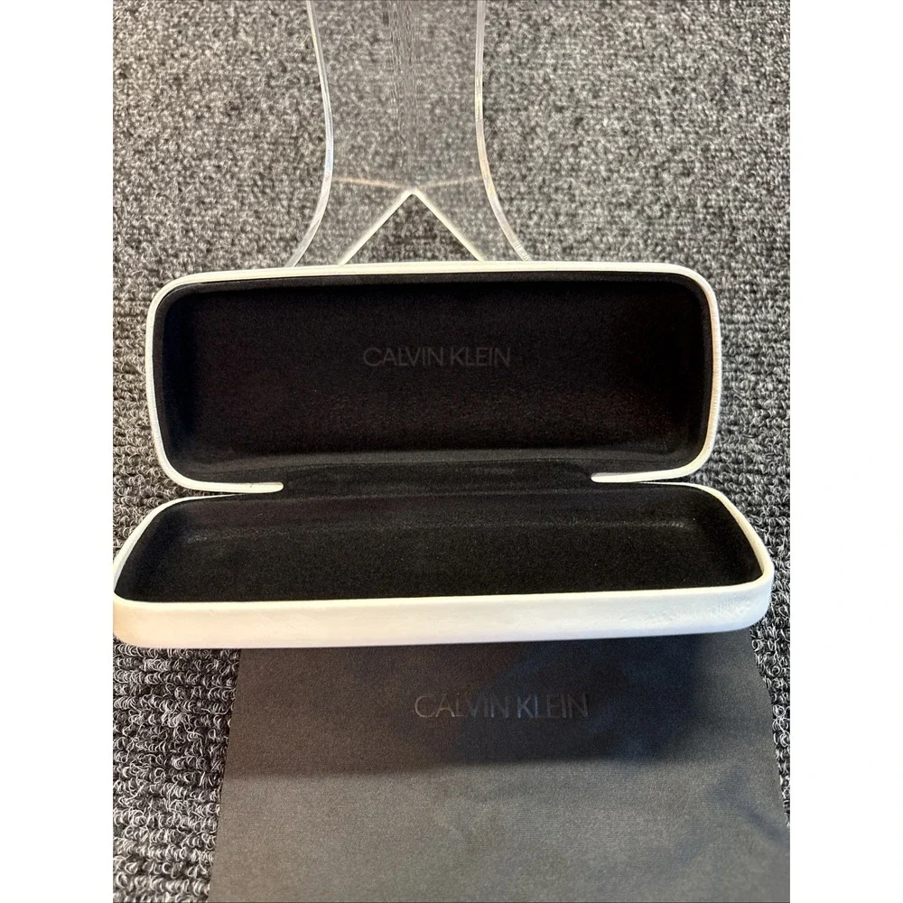 Calvin Klein~Hard‎ Eyeglass Case~White with Black Logo/Black Inside~NEW